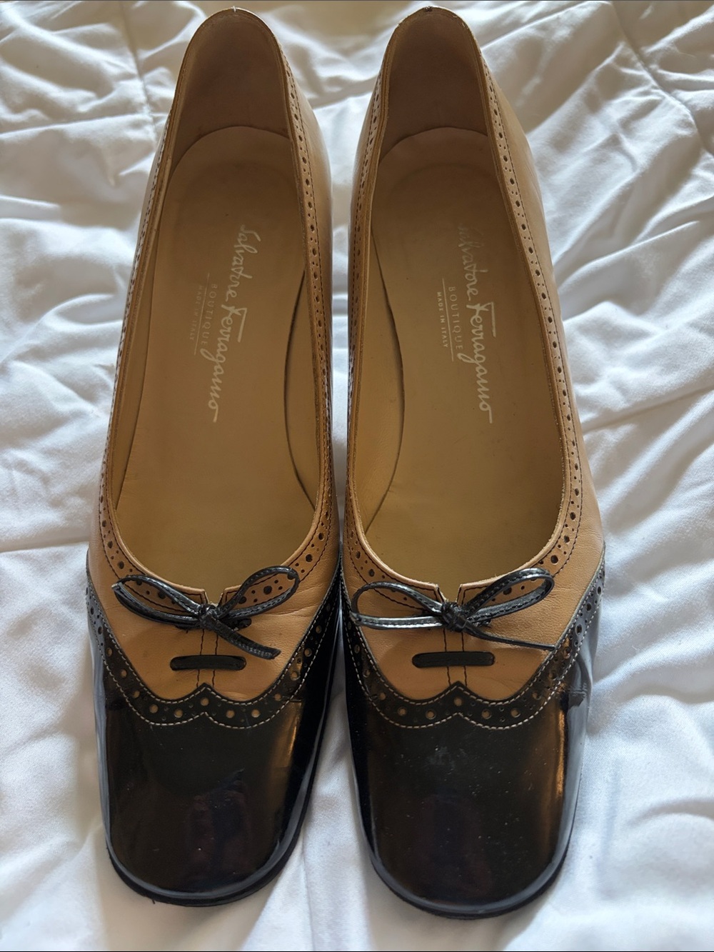 Vintage Salvatore Ferragamo Two-Tone Spectator Mid Heel Pumps Size 8B